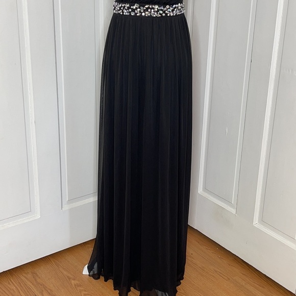 SPEECHLESS•Embellished One-Shoulder Gown - Picture 4 of 9